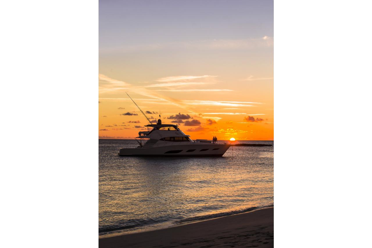 Precio Riviera 72 Sports motor Yacht 【 NUEVO 】 - Embarcaciones Sernautic