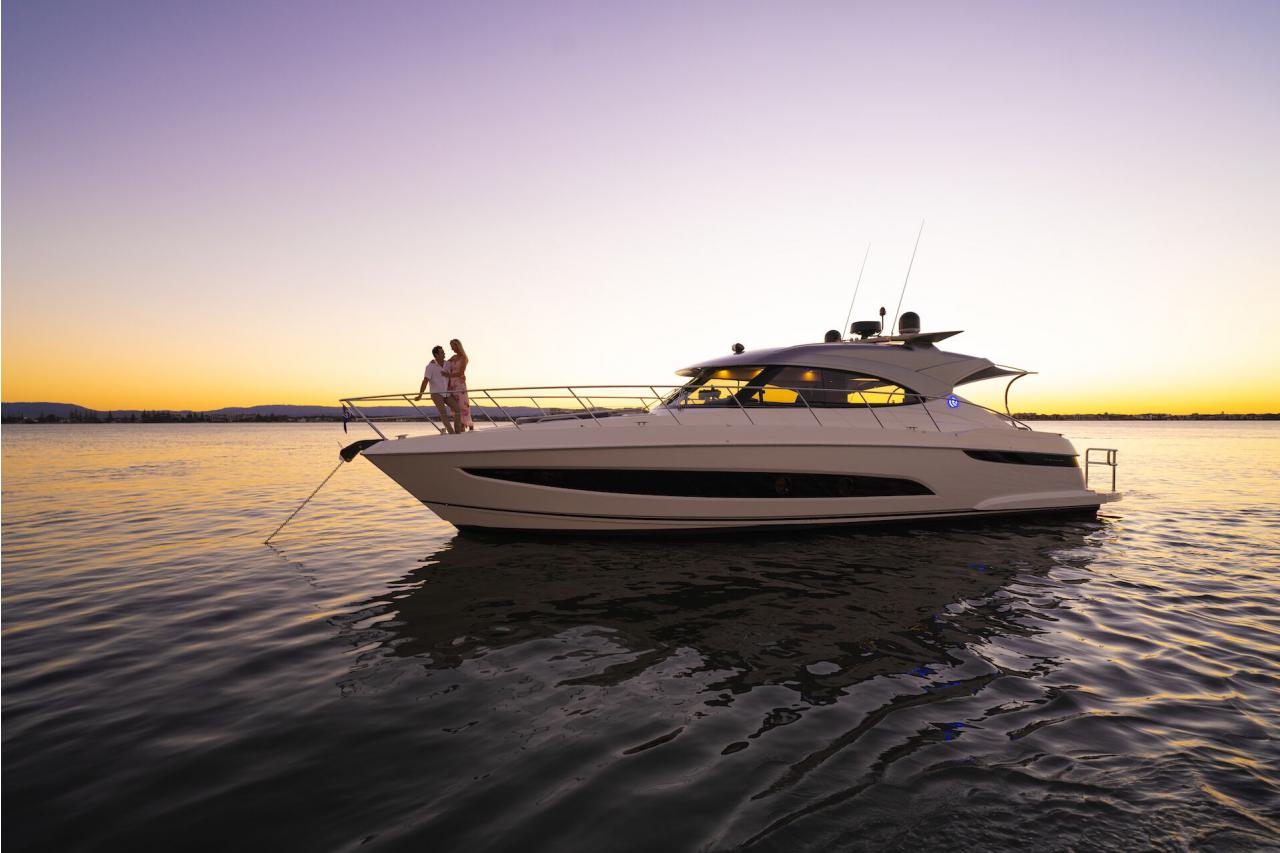 Precio Riviera 4800 Sport Yacht 【 NUEVO 】Sernautic